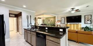 Spacious Townhome in Central Location! Gallery 13