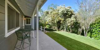 925 Hawthorn Drive Gallery 1
