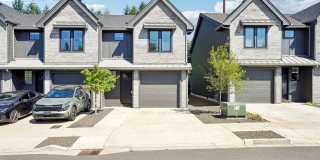 End Unit Luxury Townhome for Lease at the Courtyards at Hidden Crest - 13203 NE 71st Pl Gallery 1