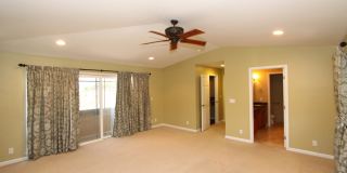 Large 4 bedroom, 3 bath, 4+ parking, gated single family house in Kalihi Gallery 14