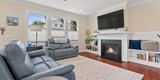 Stunning 4 Bedroom in Downtown Durham with Large Fenced Yard! Gallery 5