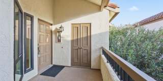 FINISTERRA ON THE LAKE: Remodeled 3 Bedroom 2 Bath 2 Two Story Condo With Step Down Living Room Gallery 1