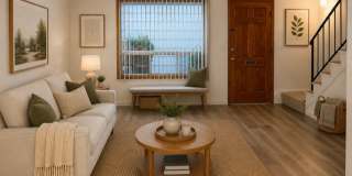 Cozy 2 bedroom, 1 bathroom apt near Downtown Milwaukie. Discounted rent for the first 2 months! Gallery 1
