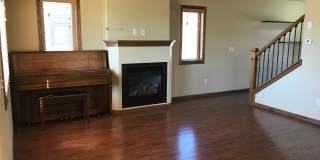 Beautiful West Side 3 Bed/2.5 Bath Townhome! Gallery 12