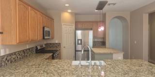 Beautiful 4 Bedroom 2.5 Bath with loft Gallery 10
