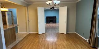 4 Bedroom, 2 Bathroom Home near Louisiana & Osuna Gallery 5