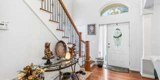 418 Oak Street Gallery 11