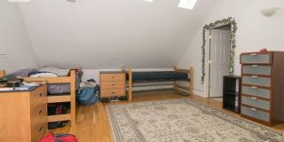 Charming 6 Bedroom-No Broker Fee Gallery 1