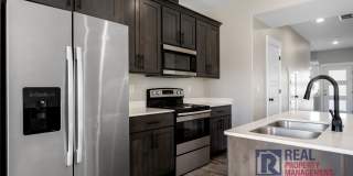 3 Bedroom 2.5 Bathroom Town Home - 1 Car Garage - dog negotiable Gallery 3