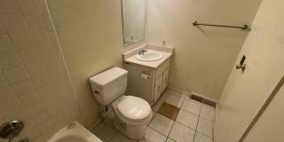 2 bed, 1 Bath, 900 sqft with washer/dryer hookups and 1 car garage Gallery 30