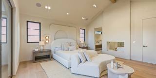 4900 Valjean Gallery 24