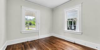 Four Bedroom 2 bath House with office on W Friendly Ave in Greensboro-near UNCG Gallery 16
