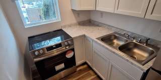 Newly Renovated One Bedroom House, Downtown Location Gallery 3