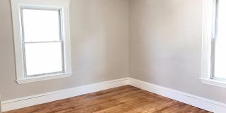 Modern Brighton 4-bed/2-bath with Deck Gallery 15