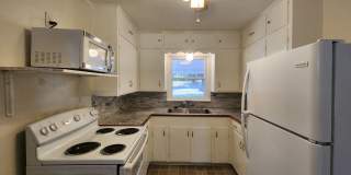 Live in the Heart of Downtown New Braunfels / Covered Front Porch / Carport & Storage / NBISD Gallery 10