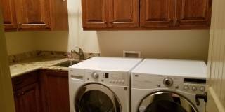Beautiful Corner Lot! FULLY FURNISHED! Available Now!! Gallery 9