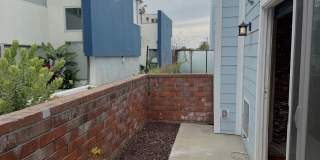 Beautifully Renovated 2 + 2.5 Santa Monica Condo townhouse Gallery 4