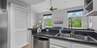 Rare Top-Floor Loft in Elizabeth with 22’ Ceilings, Gated Parking and Walkable Dining Gallery 10