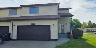 Huge 3 Bedroom Twin Home with 2 Stall Garage Gallery 1