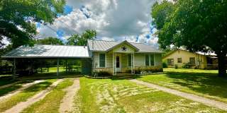 3/1 with Spacious Yard Gallery 1