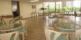 411 Hobron Lane Gallery 20