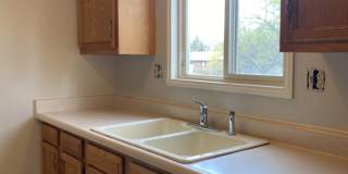 2 Bedroom 2 Bath Townhome w/ large 2 car garage - Freshly remodeled - Available Now Gallery 12