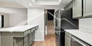 Stunning Townhouse with Washer/Dryer and Central AC Gallery 10