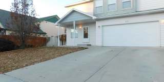 Spacious Duplex -Pets OK Gallery 1
