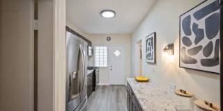 Beautiful Renovated 3BR/2BTH Brick Townhome Gallery 11