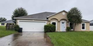 Beautiful 3-Bedroom Home with Open Floor Plan & Spacious Backyard in Marion Oaks! Gallery 1
