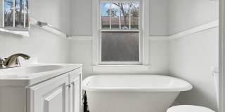 Newly Renovated Duplex Gallery 15