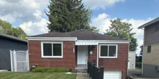 Adorable 3 Bedroom, 2 Bathroom Home with Garage & Off-Street Parking Gallery 1
