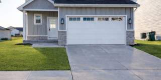 4 Bed / 2.5 Bath Home in Grimes Gallery 1