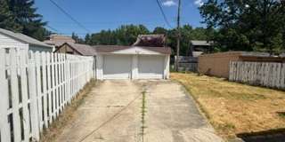 A Single family home with Garage in Garfield Heights Gallery 34