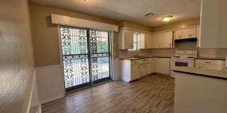 3 bed, 1 1/2 bath, 1 car garage Gallery 24