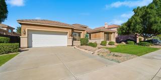 Beautiful Single-Level Home with Private Pool – Prime Arrowhead Location! Gallery 4