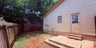 Great, well-maintained single-story duplex tucked away on a quiet cul-de-sac! Gallery 32