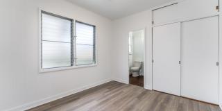 1 BED 1 BATH with 1 parking, MCCully area Gallery 5