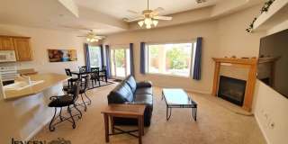 3 Bedroom, One Level Furnished Home in Emerald Ridge Gallery 9