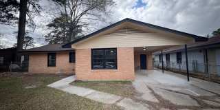 Beautiful 3 Bedroom/11/2 Bath Home with Central Air  Heat Gallery 1
