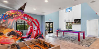 909 West Gallery 14