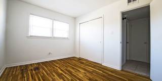 2041 E 75th Gallery 4