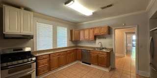 RHODES AREA 4 Bedroom /2.5 Bath House! Gorgeous New Floors Gallery 9