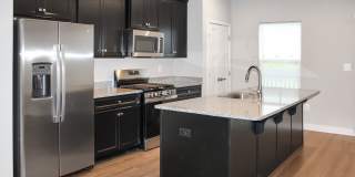 End-unit Townhouse with mountain views Gallery 9