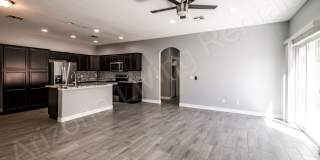 DON'T MISS THIS THREE BEDROOM TOWNHOUSE IN A PRIME LOCATION Gallery 9