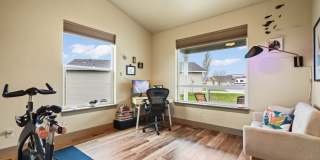 STUNNING 3bd/2ba Custom Home w/3 Car Garage on a Huge Lot! Gallery 16