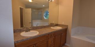 Single Family Home 4 Bedroom 2.5 Bath, 2 car garage for rent at 527 Bristol Cir, Kissimmee, FL 34758 Gallery 17