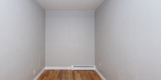 La Petite Gallery 11