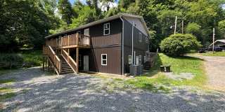 3 Bed | 1 Bath | Spacious Apartment Westover WV Gallery 1