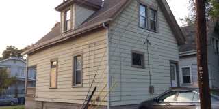 3 bedroom 1 bath single family home with yard. Gallery 1